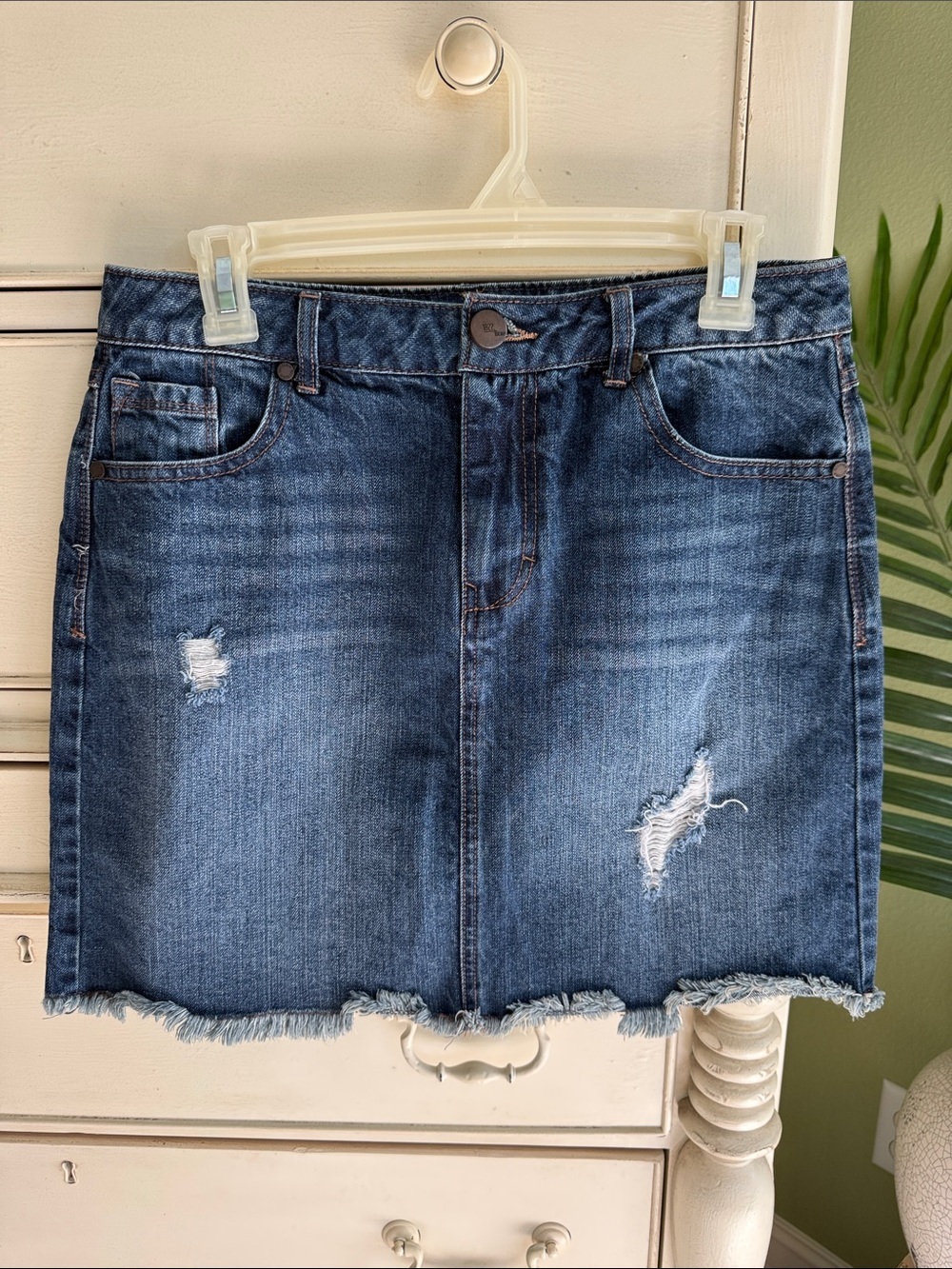 1822 Dark Blue Ripped Denim Mini Skirt - Casual Frayed Hem size 6